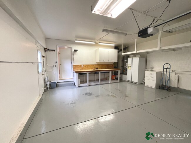 Building Photo - Large 3 Bedroom, 2.5 Bathroom, Great Neigh...