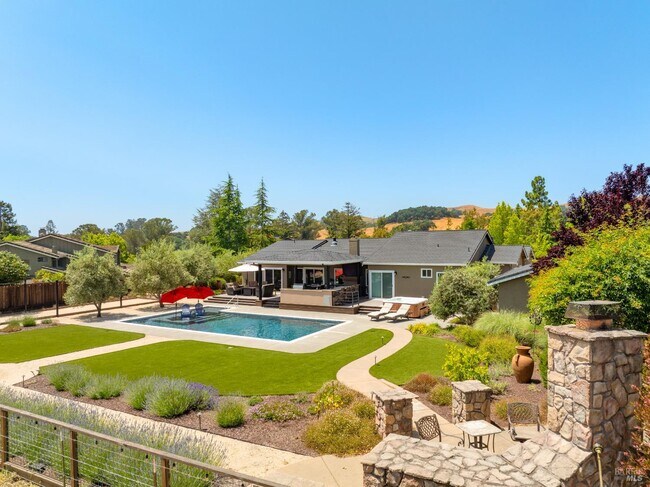 Building Photo - 1051 Stonebridge Dr