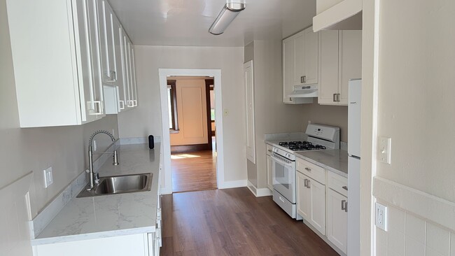 Building Photo - Bright Sunnyside Home with Fireplace, Bay Windows & Private Backyard!