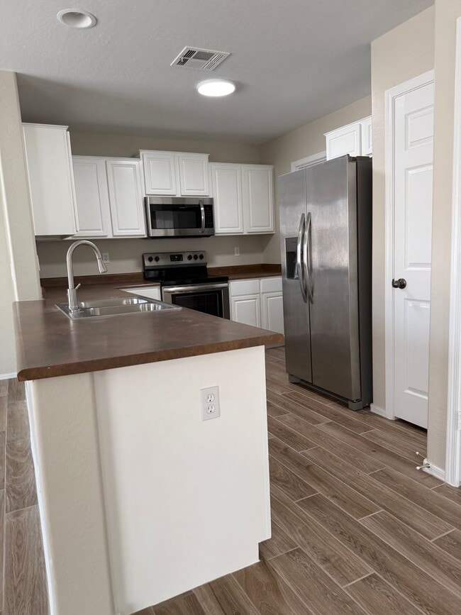 Building Photo - Buckeye, 4 bed, 2.5 bath, huge lot, across...