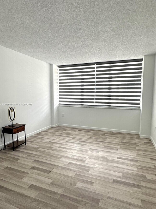 Building Photo - 18041 Biscayne Blvd