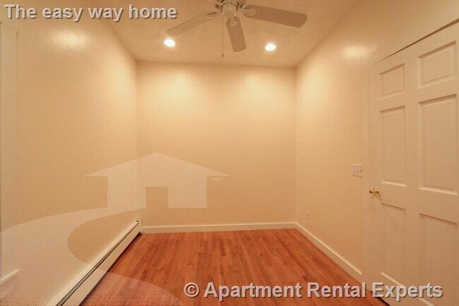 Building Photo - 302 Highland Ave