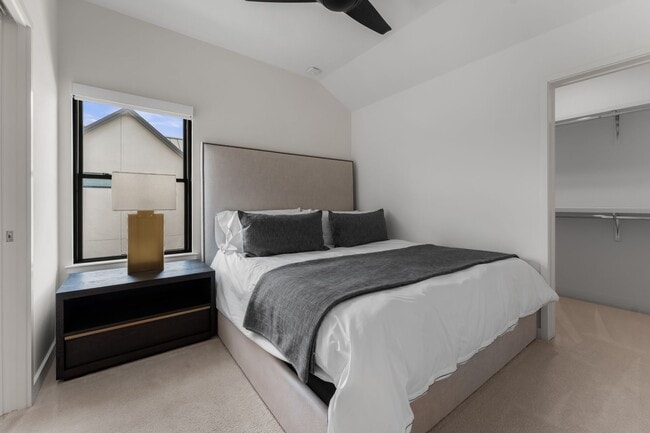 Building Photo - 505 Mission Bell Cv