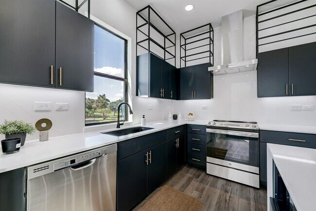 Building Photo - 4722 Old Spanish Trail