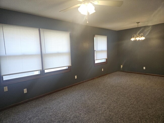 Building Photo - 708 N Campbell St