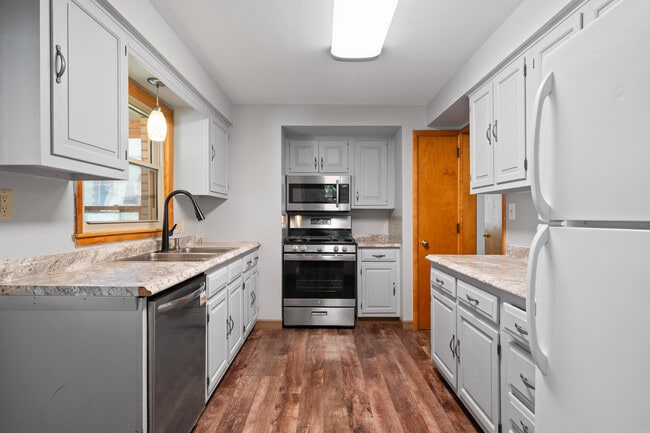 Building Photo - 11 S Church St