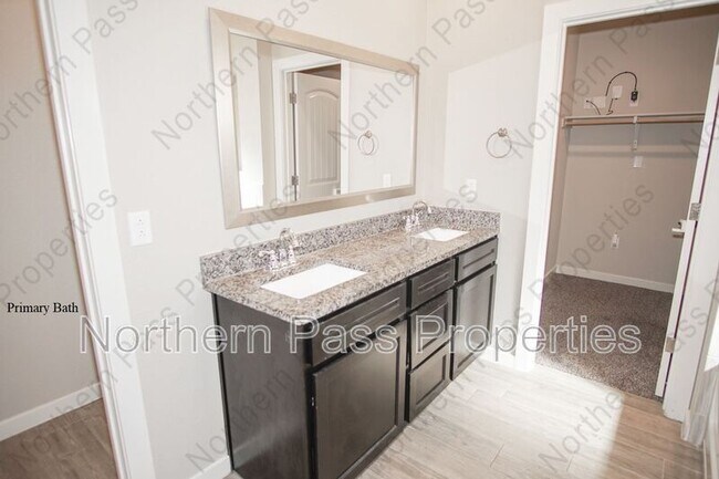 Building Photo - 10161 Red Vly