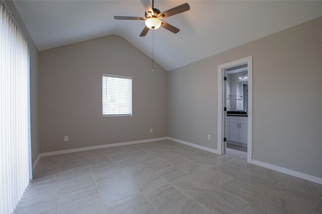Building Photo - 16042 Bear Hill Dr