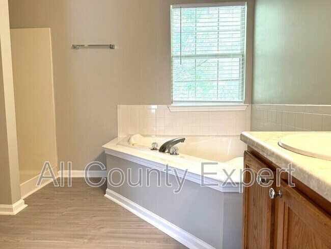 Building Photo - 4605 Skyward Pass