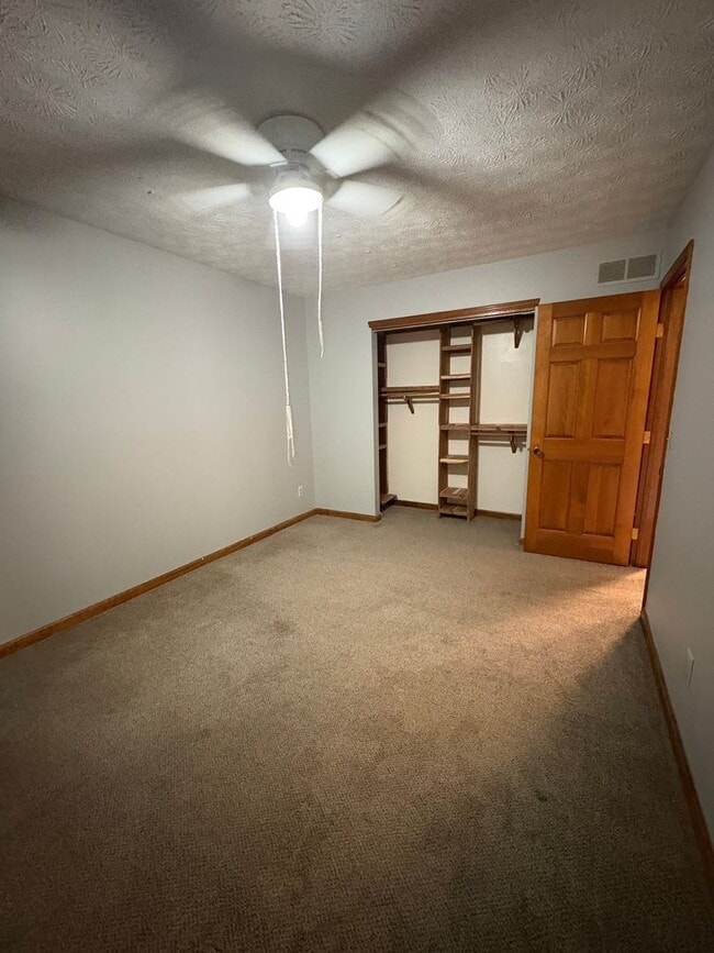 Building Photo - Beautiful Tri-level Home in Centerville