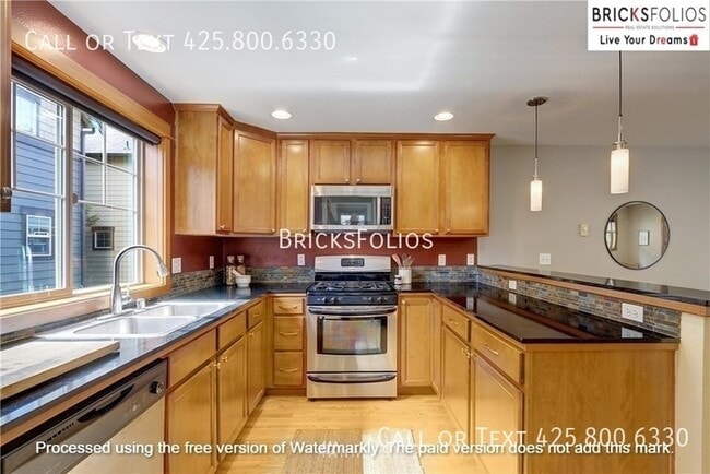 Building Photo - Experience the Best of Both Worlds: Cozy R...