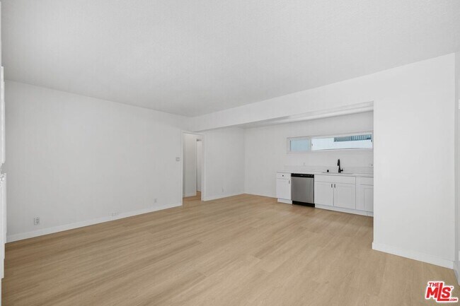 Building Photo - 2621 S Centinela Ave