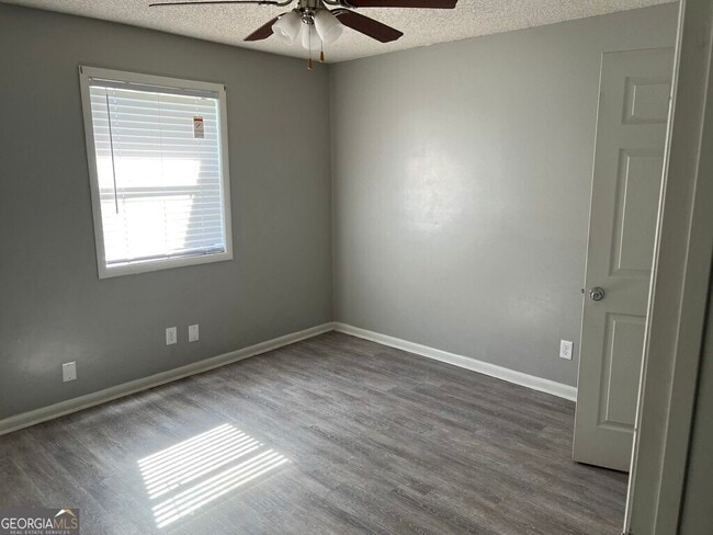 Building Photo - 10 Crestwood Cir