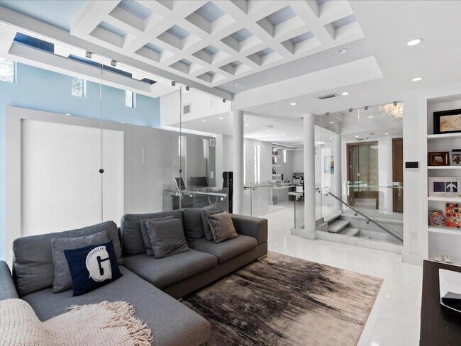 Building Photo - 3917 S Le Jeune Rd