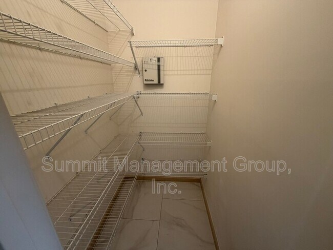 Building Photo - 2405 Twin Creek Ct SW