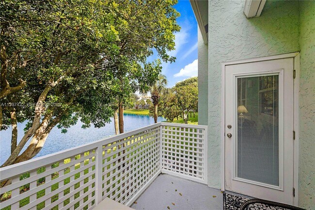 Building Photo - 905 Mainsail Cir