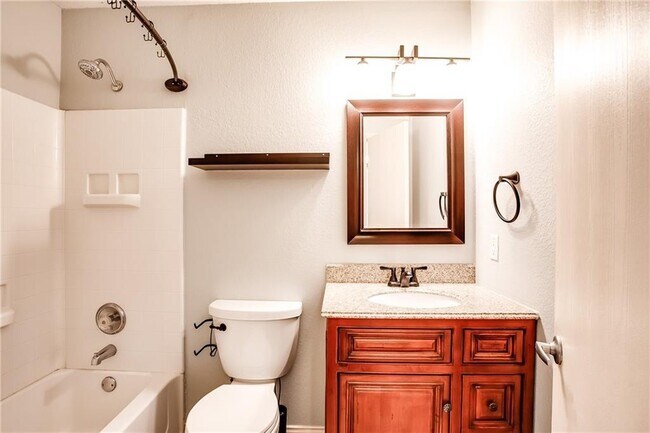 Building Photo - 122 Quail Hollow Dr