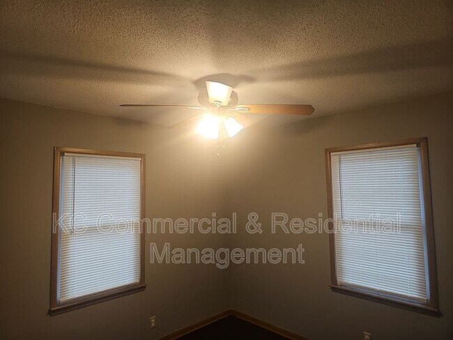 Building Photo - 6713 NW Evelyn St