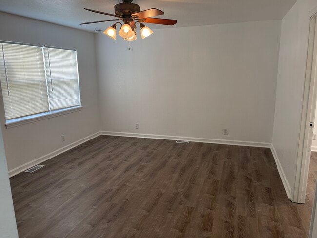 Building Photo - 843 Vine St