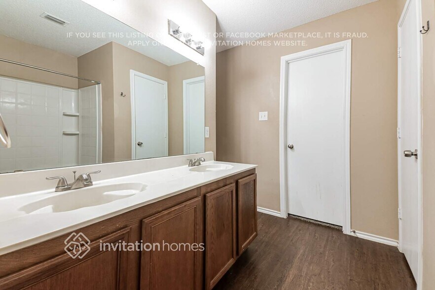 Building Photo - 3450 Post Oak Dr