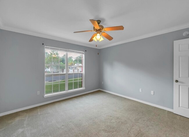 Building Photo - 5897 Saratoga Dr