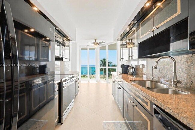Building Photo - 16485 Collins Ave