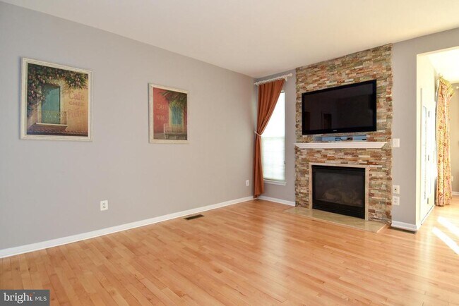 Building Photo - 43265 Morven Square