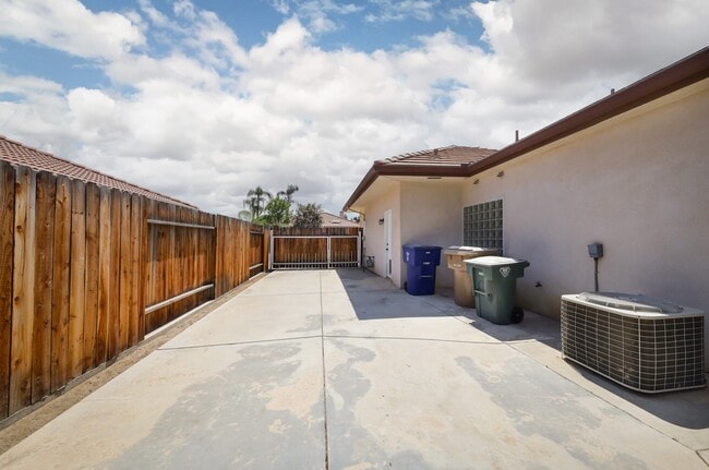 Building Photo - 4709 Laurel Springs Dr