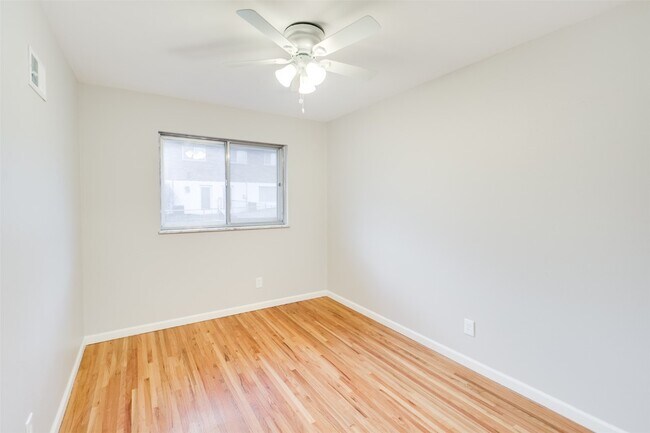 Building Photo - 10235 Jeffleigh Ln