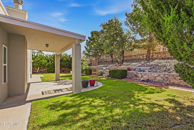 Building Photo - 6141 Loma De Cristo Dr