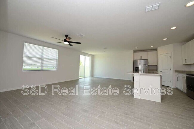 Building Photo - 2106 Rosewood Dr