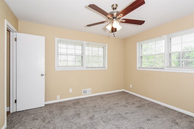 Building Photo - 4910 Springdale Rd