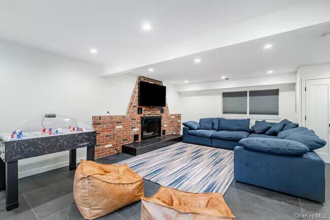 Building Photo - 9 E Stemmer Ln