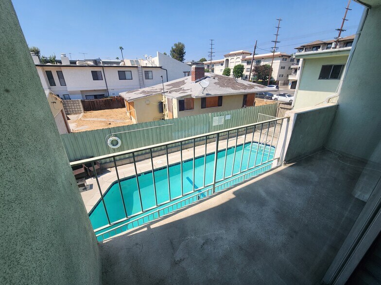 Building Photo - 12744 Moorpark St