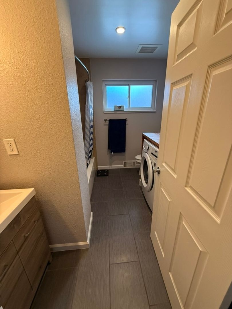 Building Photo - 5706 Jellison St