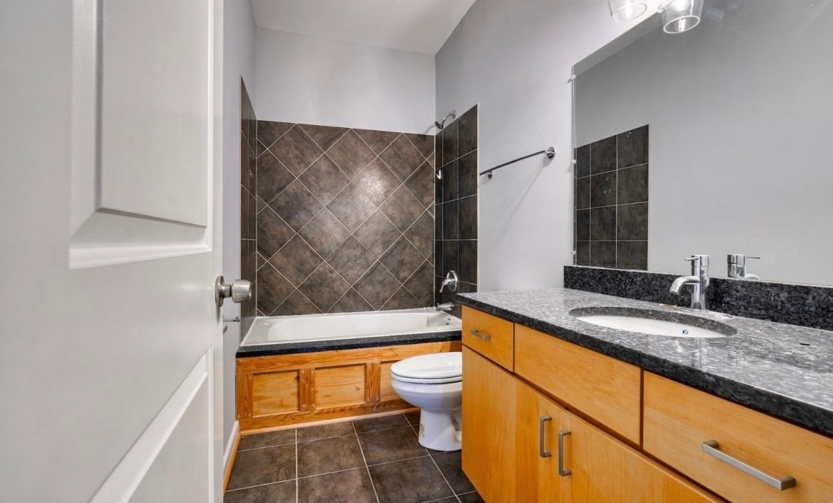 Room 2 Bathroom - 214 S Regester St