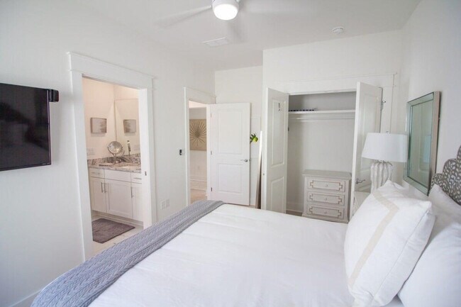 Building Photo - 141 Valdare Ln