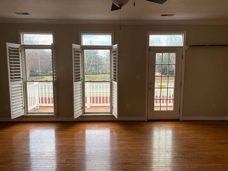 Living Room - 605 Spring St