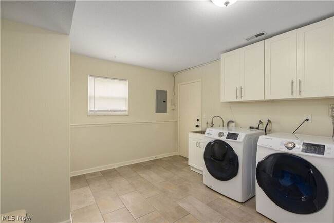 Building Photo - 3270 Higley Rd