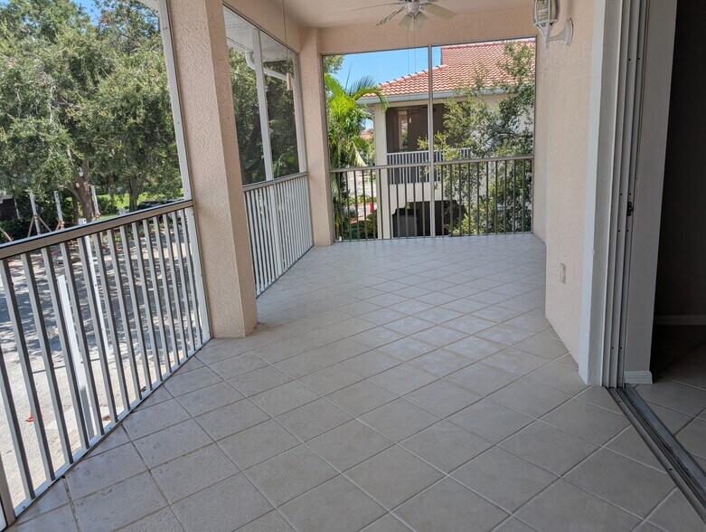 Building Photo - 4212 Central Sarasota Pky