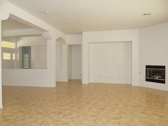 Building Photo - 10119 W Mesa Vista Ave
