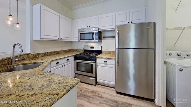 Building Photo - 13810 Sutton Park Dr N