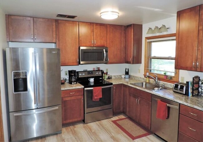 Building Photo - $2,200 | 3 Bedroom, 3 Bathroom House | Pet Friendly* | Available for August 1st, 2026 Move In!