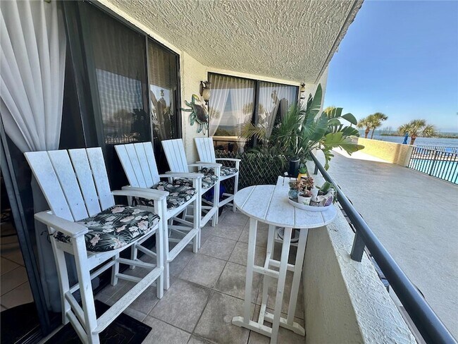 Building Photo - 6009 Sea Ranch Dr