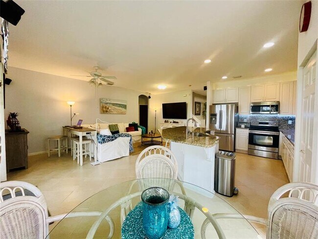 Building Photo - 6911 Sea Daisy Dr
