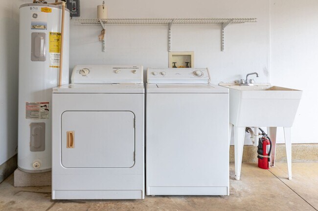 Building Photo - Island Living in the Heart of Ewa Beach - Alii Cove (3Bed/2Bath)