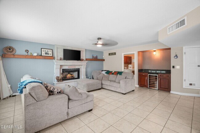 Building Photo - 6052 Bandolero Dr