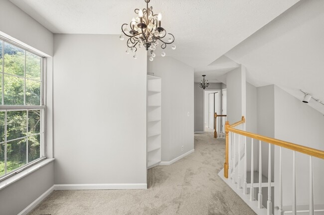 Building Photo - 3127 Creekview Ln