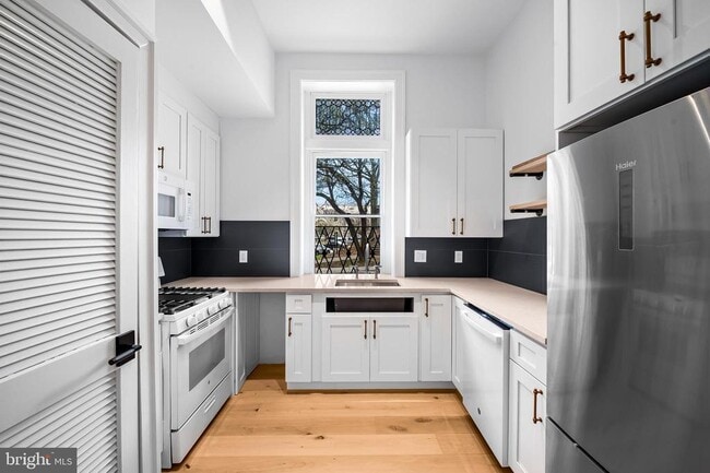 Building Photo - 1200 Bolton St