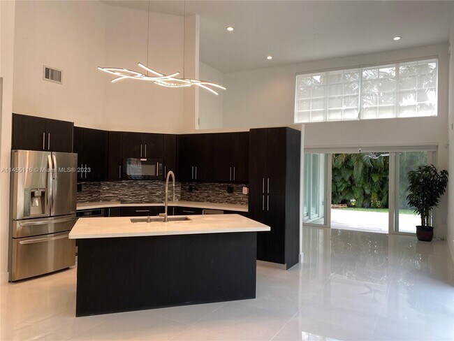 Building Photo - 4640 NW 93rd Doral Ct